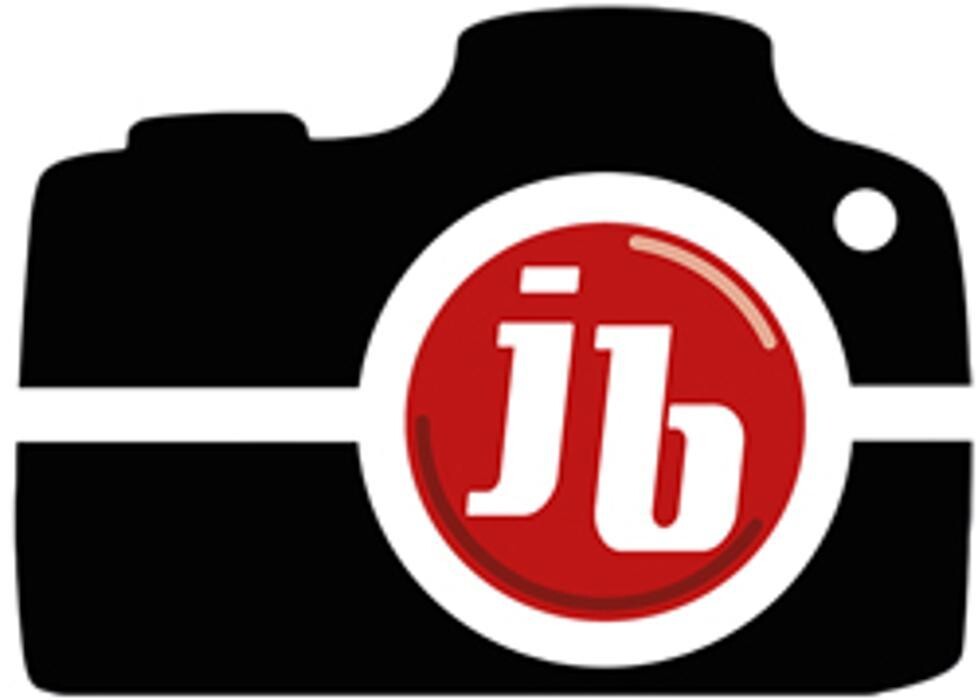 Janine Brauneis Logo