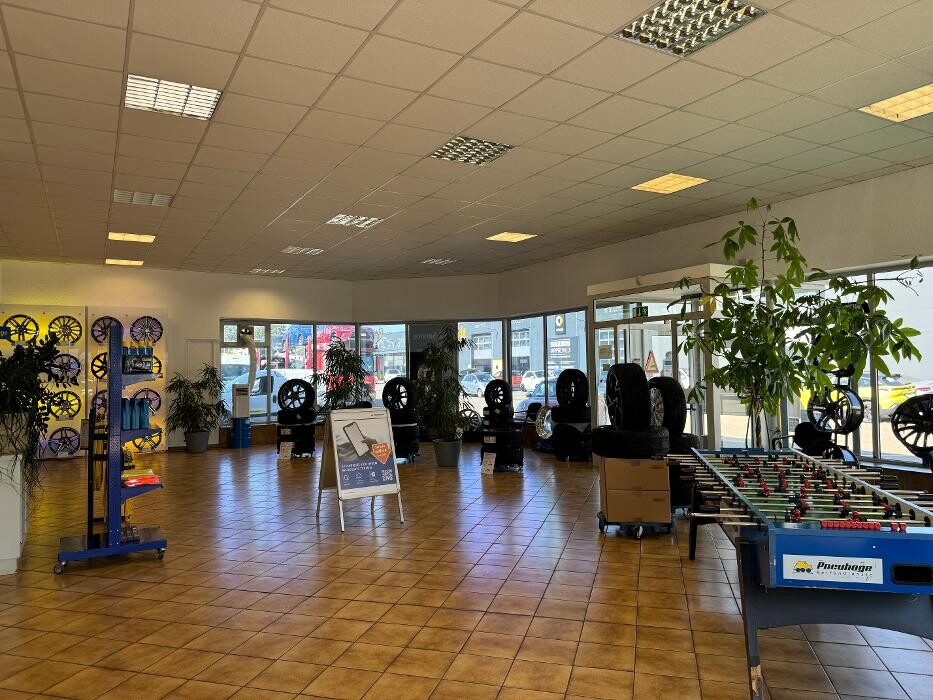 Bilder Pneuhage Reifen und Autoservice