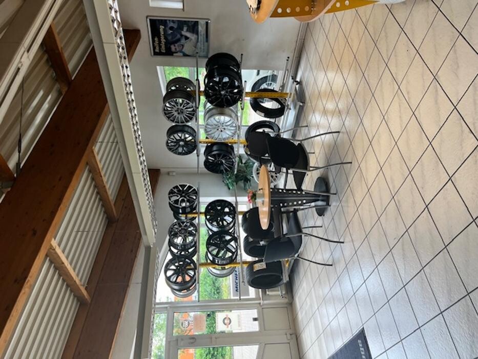 Bilder Pneuhage Reifen und Autoservice