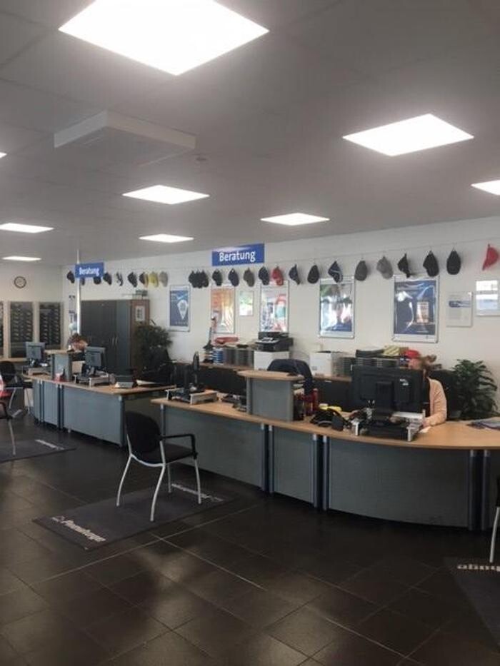 Bilder Pneuhage Reifen und Autoservice