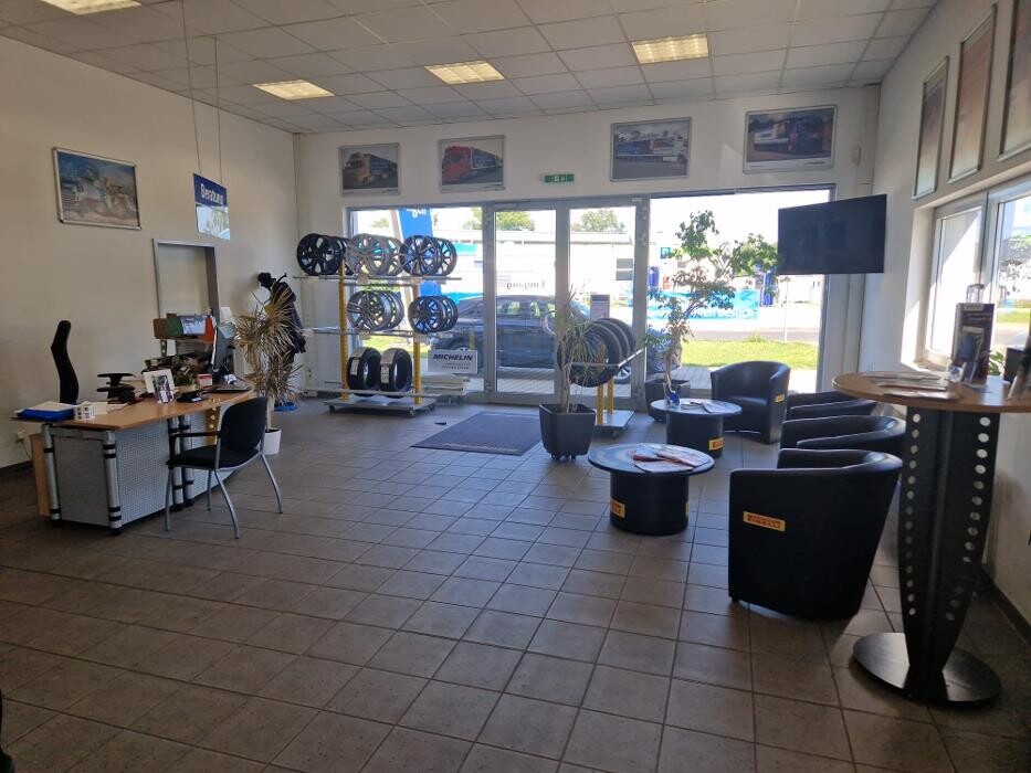 Bilder Pneuhage Reifen und Autoservice