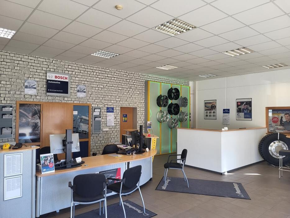 Bilder Pneuhage Reifen und Autoservice
