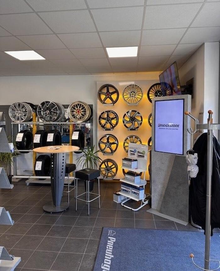 Bilder Pneuhage Reifen und Autoservice
