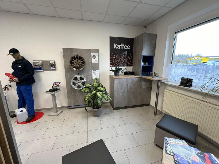 Bilder Pneuhage Reifen und Autoservice