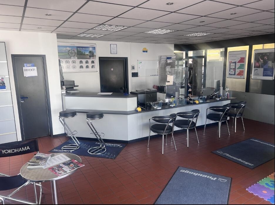 Bilder Pneuhage Reifen und Autoservice