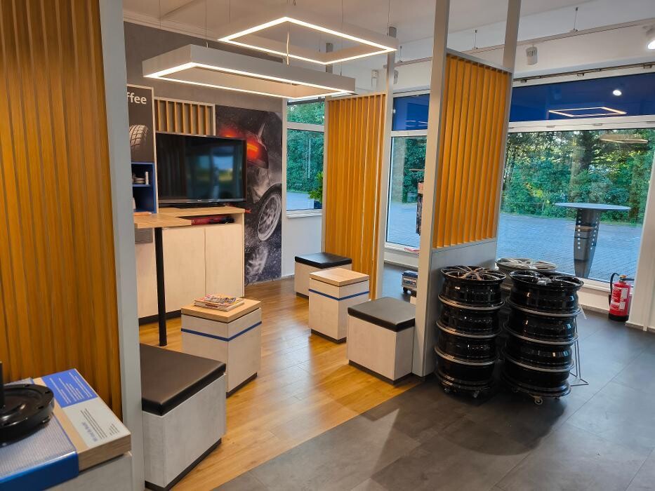 Bilder Pneuhage Reifen und Autoservice