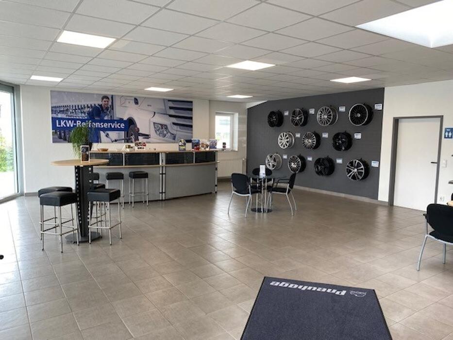 Bilder Pneuhage Reifen und Autoservice