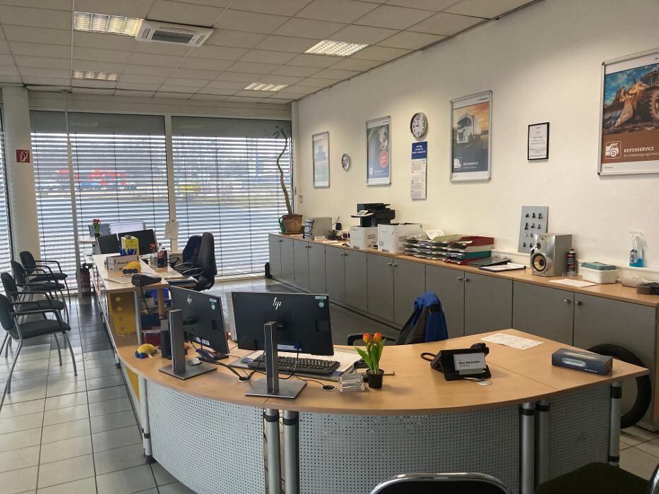 Bilder Pneuhage Reifen und Autoservice
