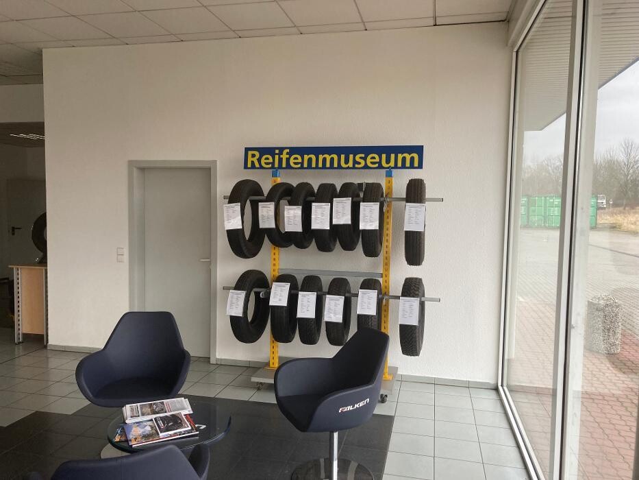 Bilder Pneuhage Reifen und Autoservice