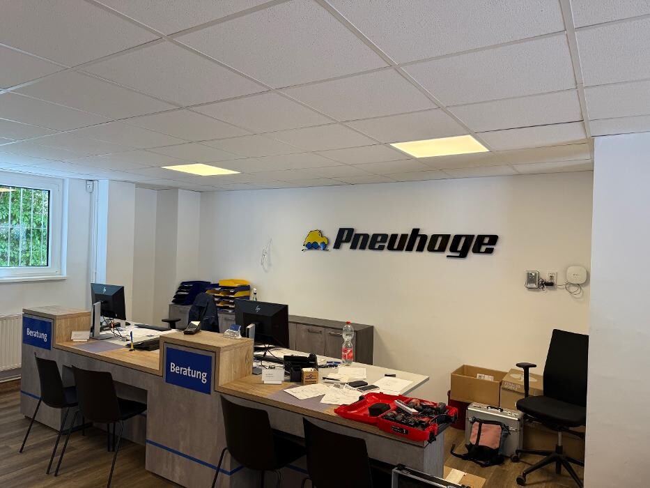 Bilder Pneuhage Reifen und Autoservice