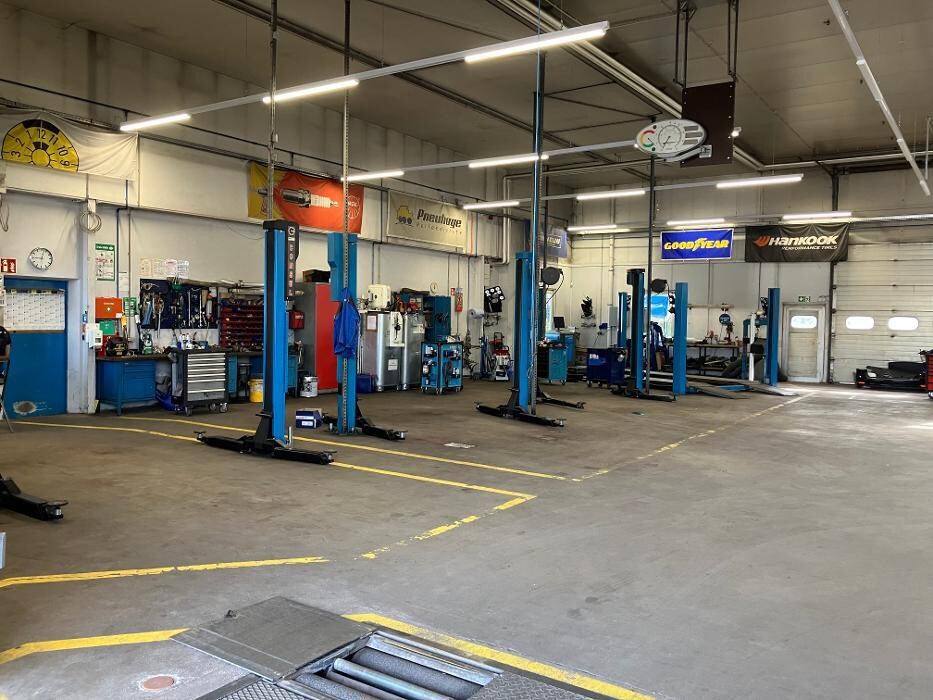 Bilder Pneuhage Reifen und Autoservice