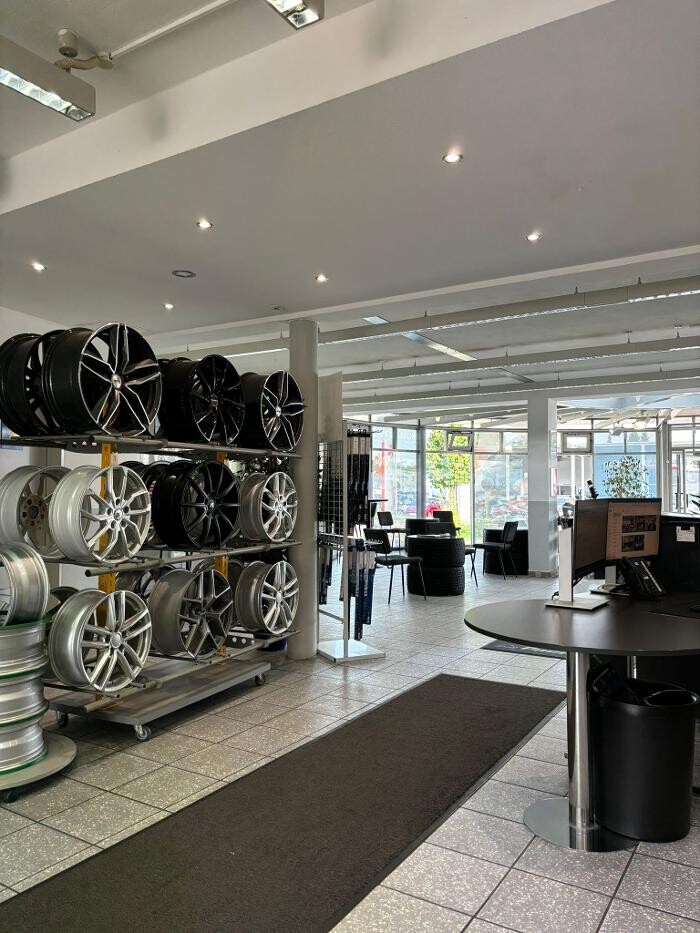 Bilder Pneuhage Reifen und Autoservice