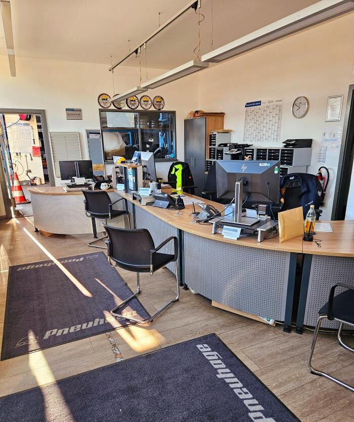 Bilder Pneuhage Reifen und Autoservice