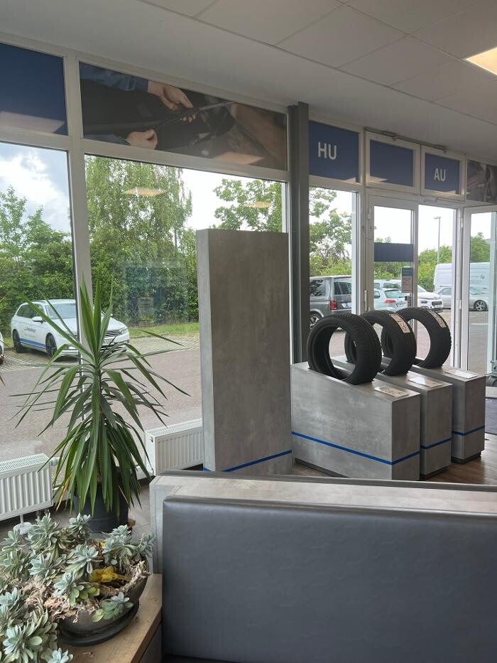 Bilder Pneuhage Reifen und Autoservice