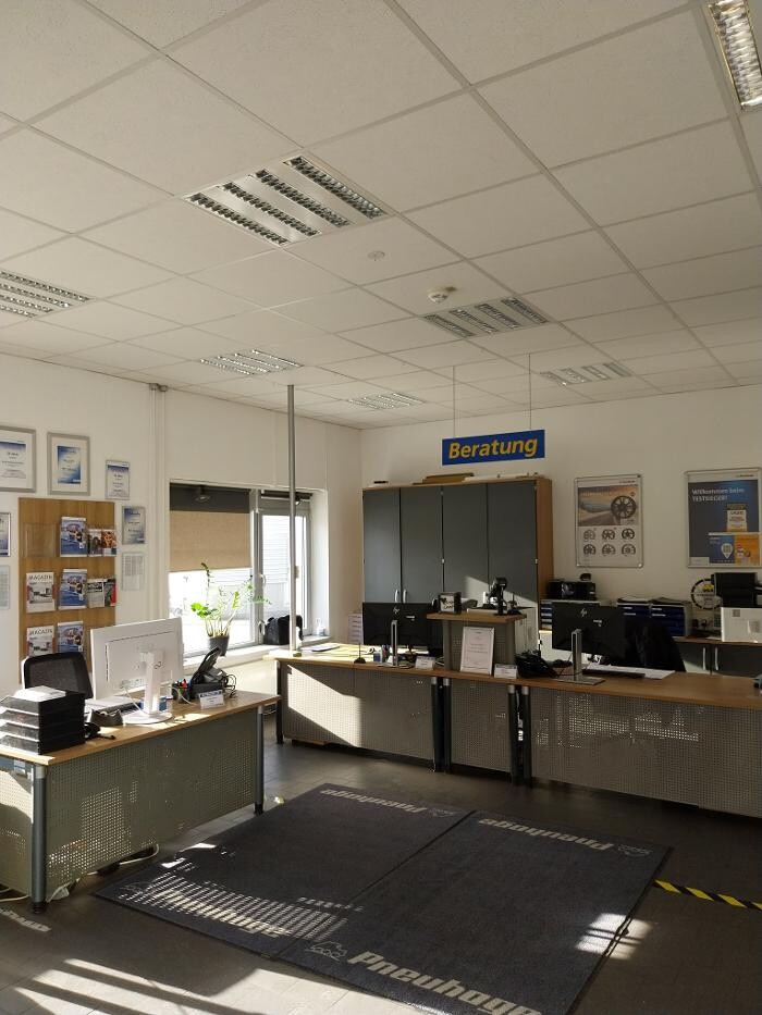 Bilder Pneuhage Reifen und Autoservice