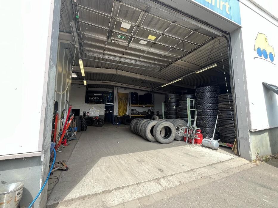 Bilder Pneuhage Reifen und Autoservice