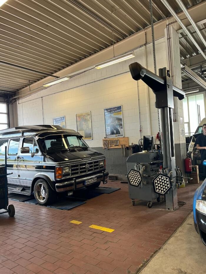 Bilder Pneuhage Reifen und Autoservice