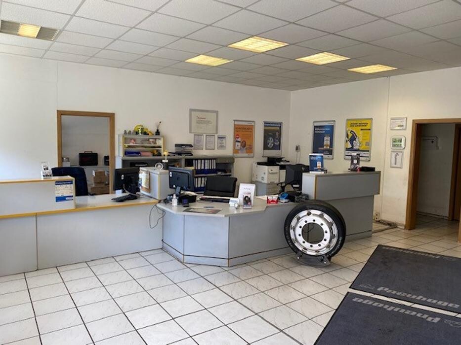 Bilder Pneuhage Reifen und Autoservice