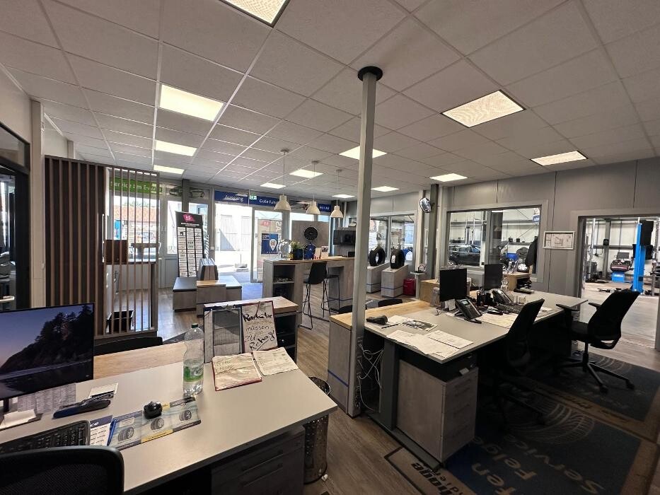 Bilder Pneuhage Reifen und Autoservice