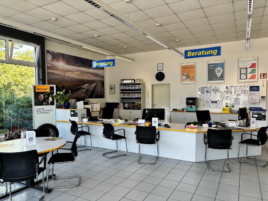 Bilder Pneuhage Reifen und Autoservice