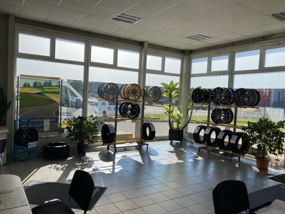 Bilder Pneuhage Reifen und Autoservice