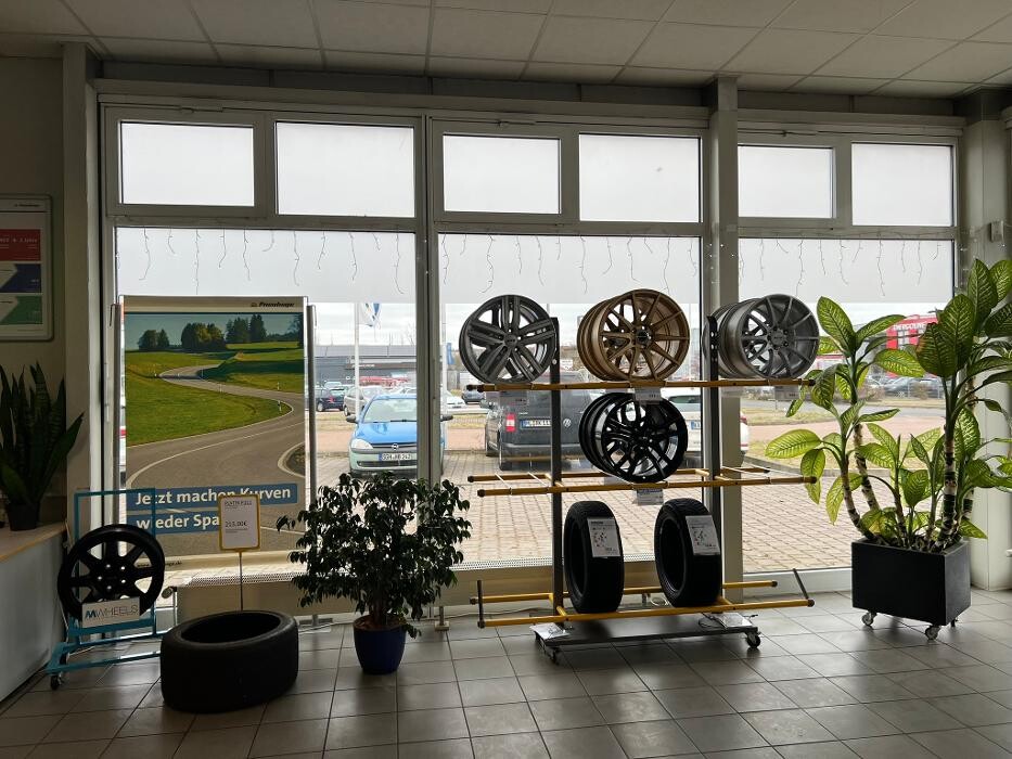 Bilder Pneuhage Reifen und Autoservice