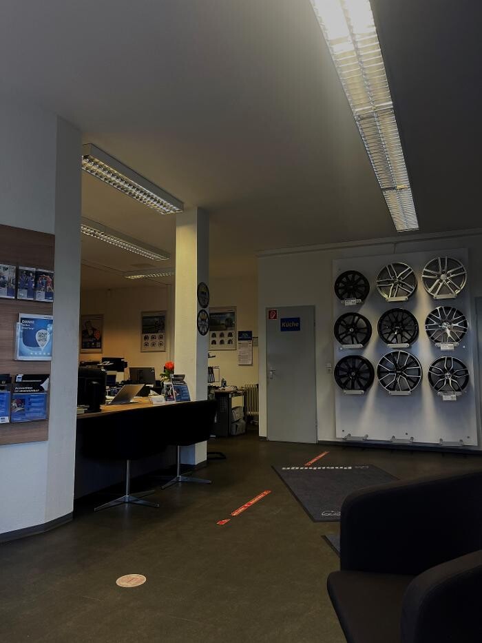 Bilder Pneuhage Reifen und Autoservice