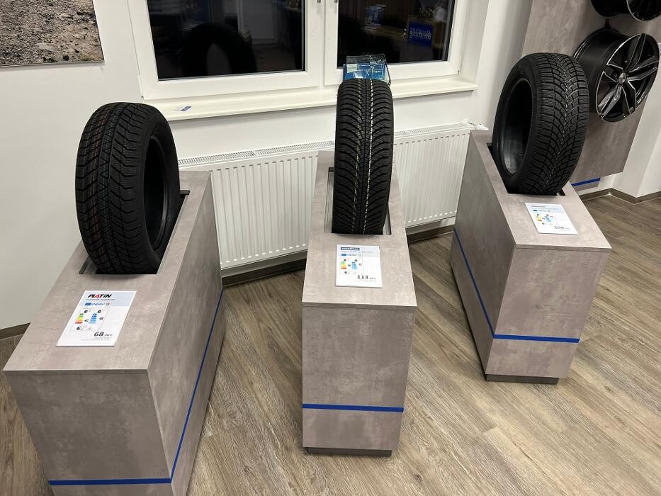Bilder Pneuhage Reifen und Autoservice