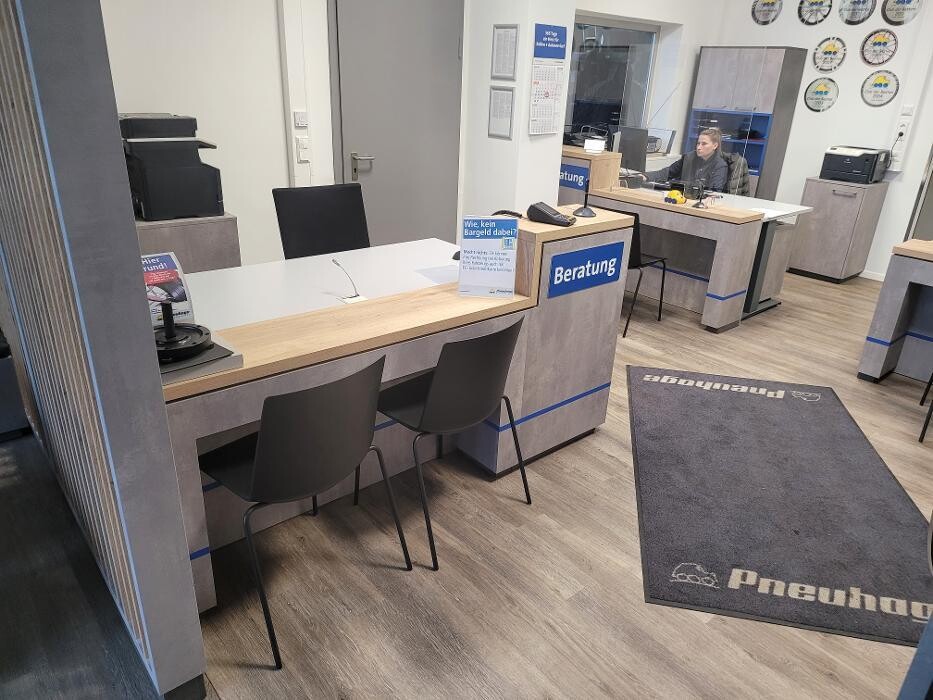 Bilder Pneuhage Reifen und Autoservice