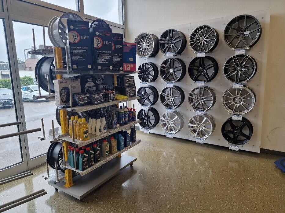 Bilder Pneuhage Reifen und Autoservice