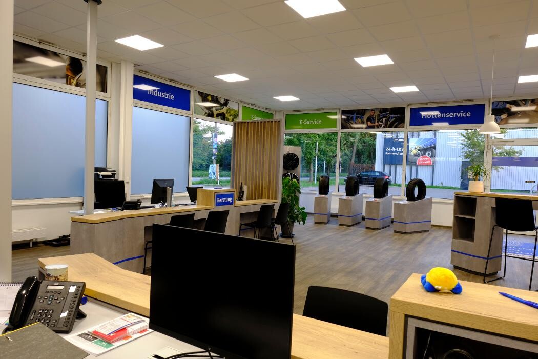 Bilder Pneuhage Reifen und Autoservice