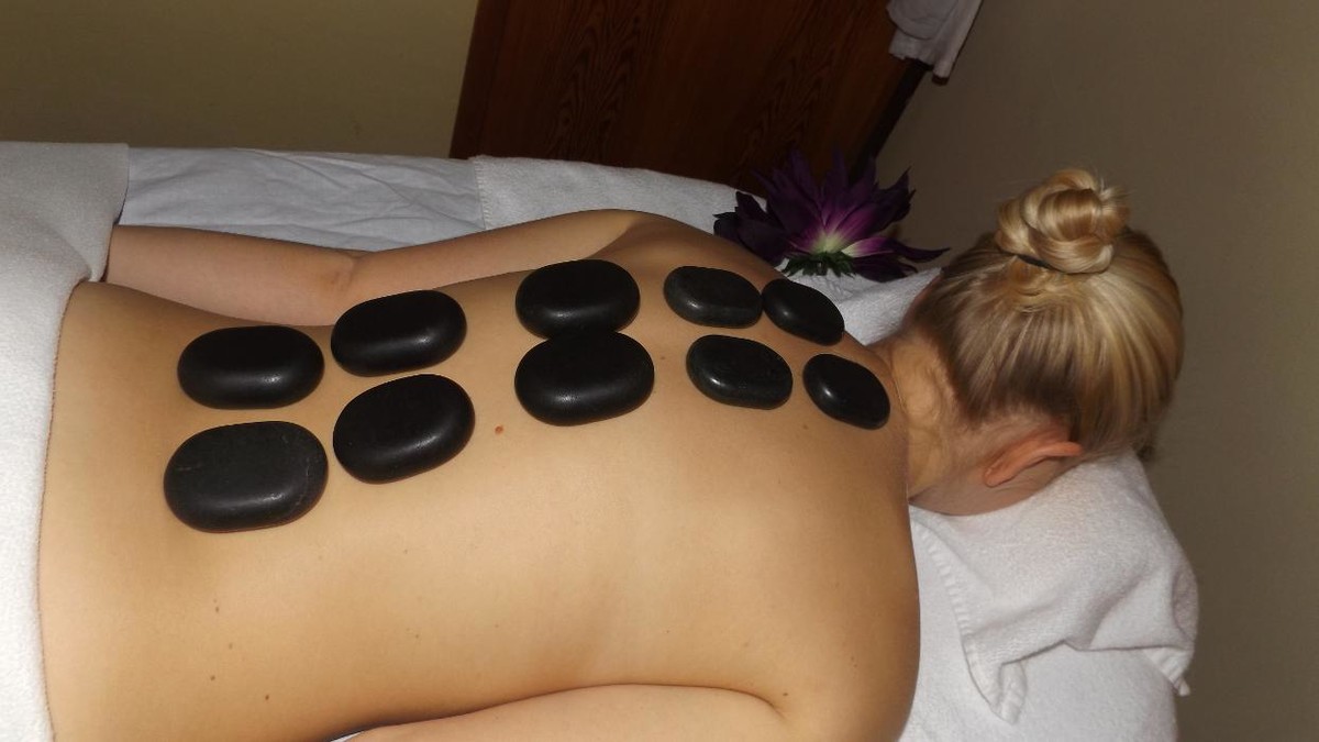 Massage, Wellness und Ayurveda Melanie K. Ratingen Logo
