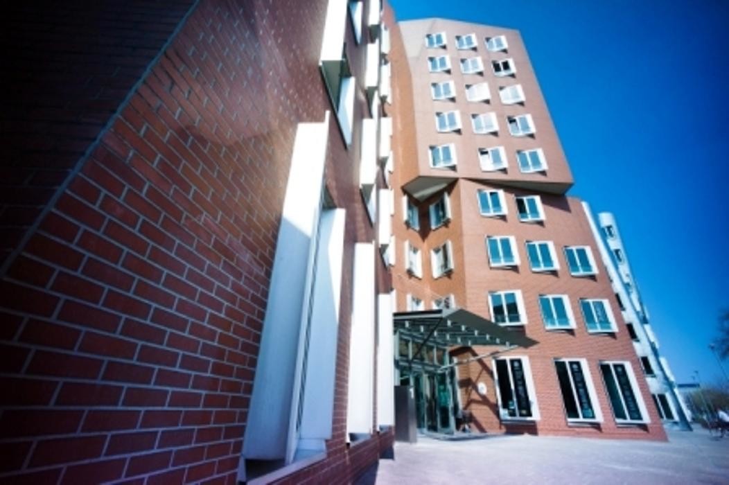 Bilder Zahnarztpraxis Dr. Laja & Kollegen im Medienhafen