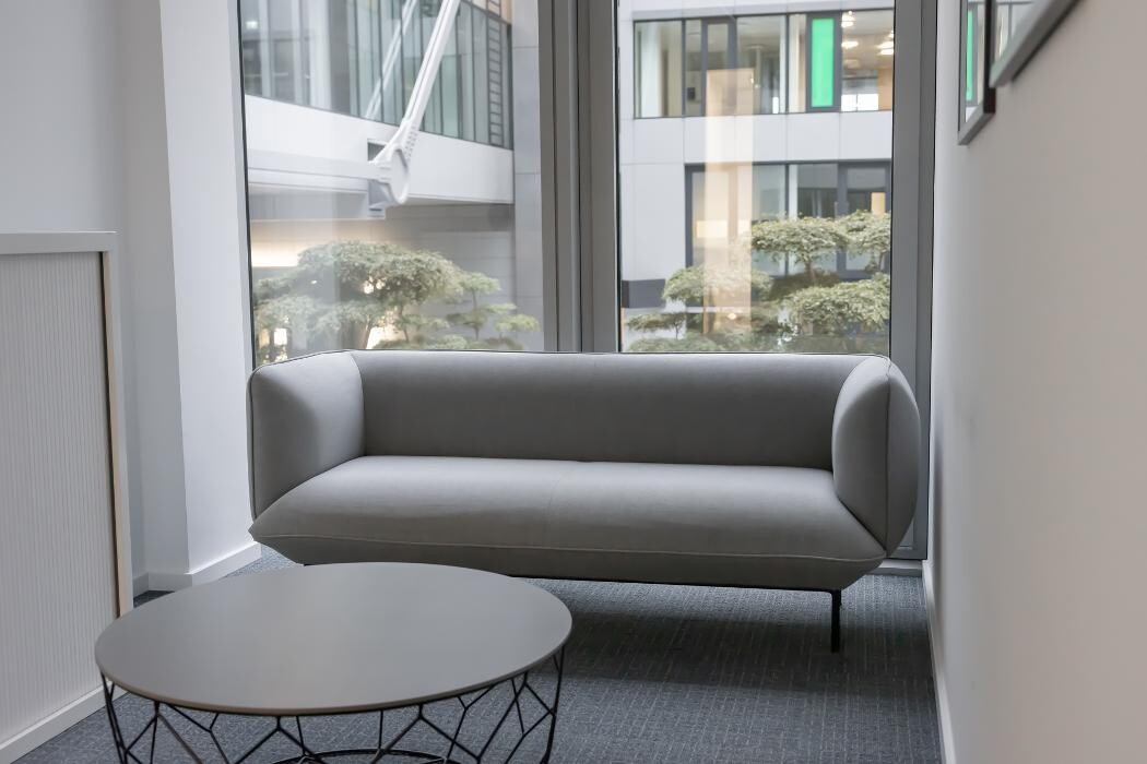 Bilder Regus The Squaire Business & Conference centre