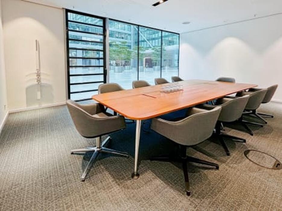 Bilder Regus The Squaire Business & Conference centre