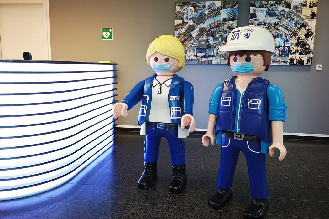 Bilder TÜV Hessen Service-Center Wiesbaden