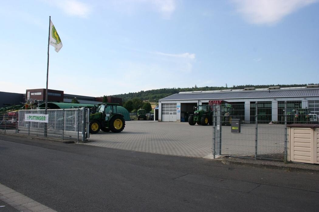 Bilder TÜV Service-Center Angersbach