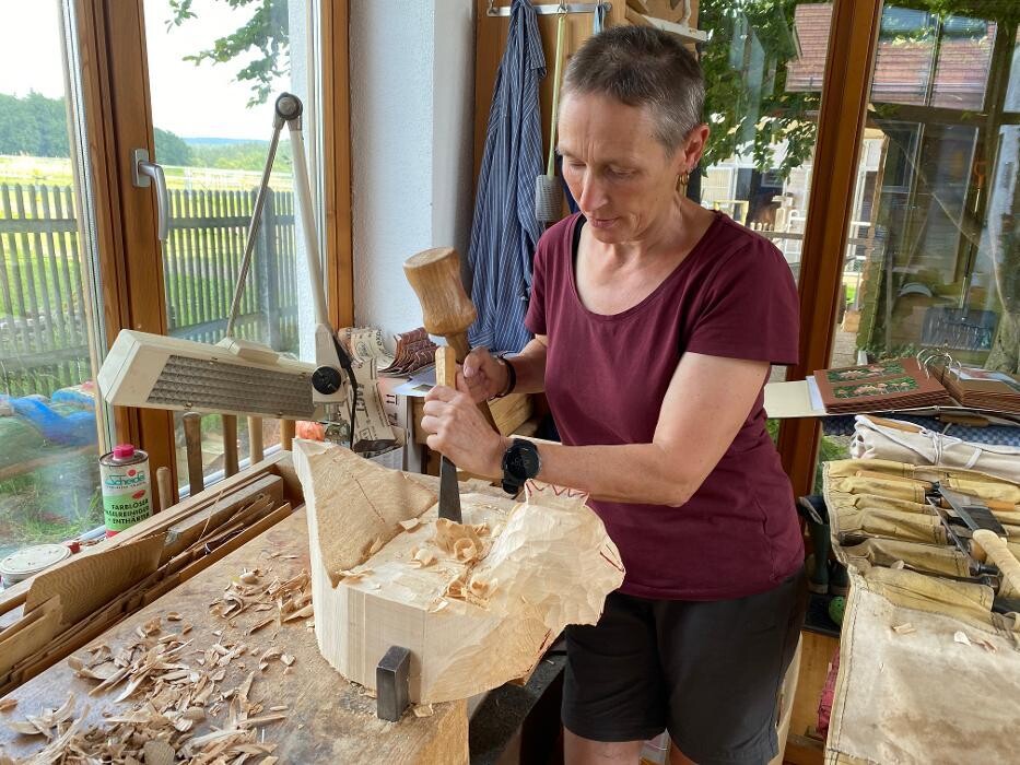 Bilder Holzbildhauerin Margit Schramm