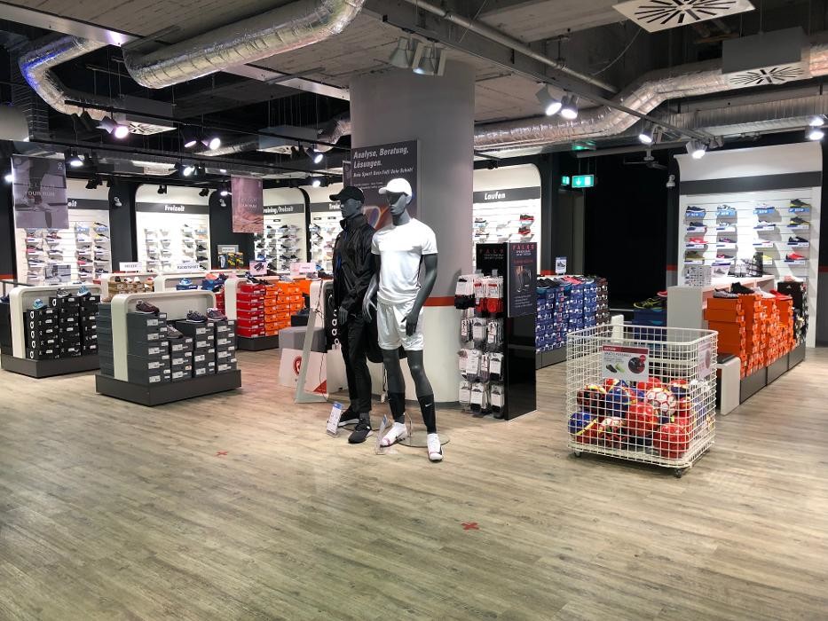 Bilder INTERSPORT Voswinkel Kö-Galerie