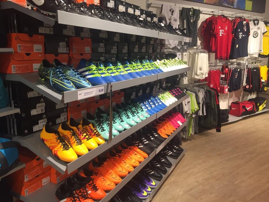 Bilder INTERSPORT Voswinkel Skyline Plaza