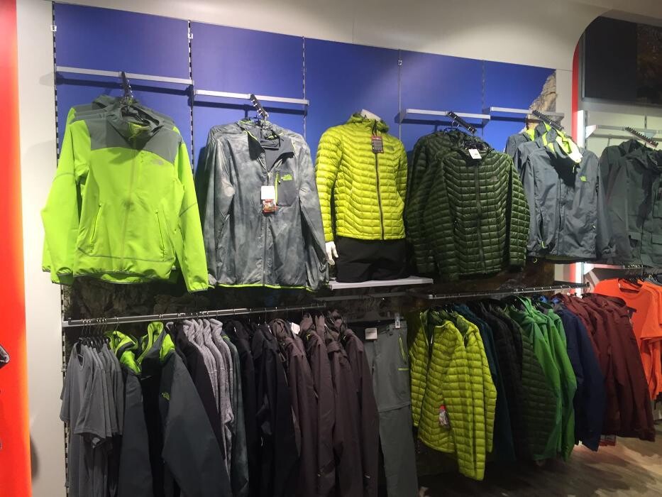 Bilder INTERSPORT Voswinkel Skyline Plaza