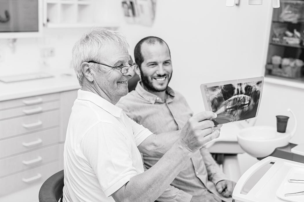 Bilder Zahnarzt Dachau - Dr. Konrad Wackerl und Dr. Christian Wackerl