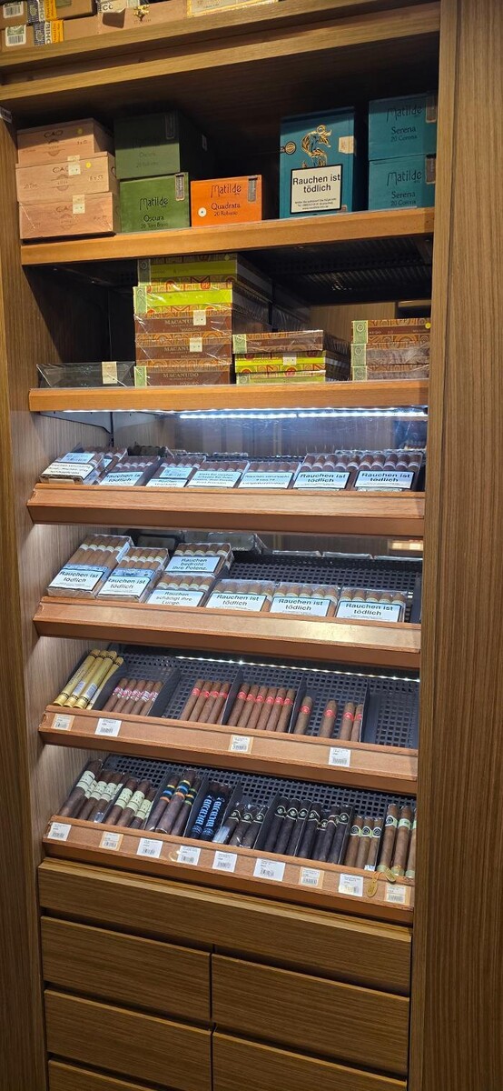 Bilder Davidoff of Geneva since 1911 by WOLSDORFF TOBACCO GmbH