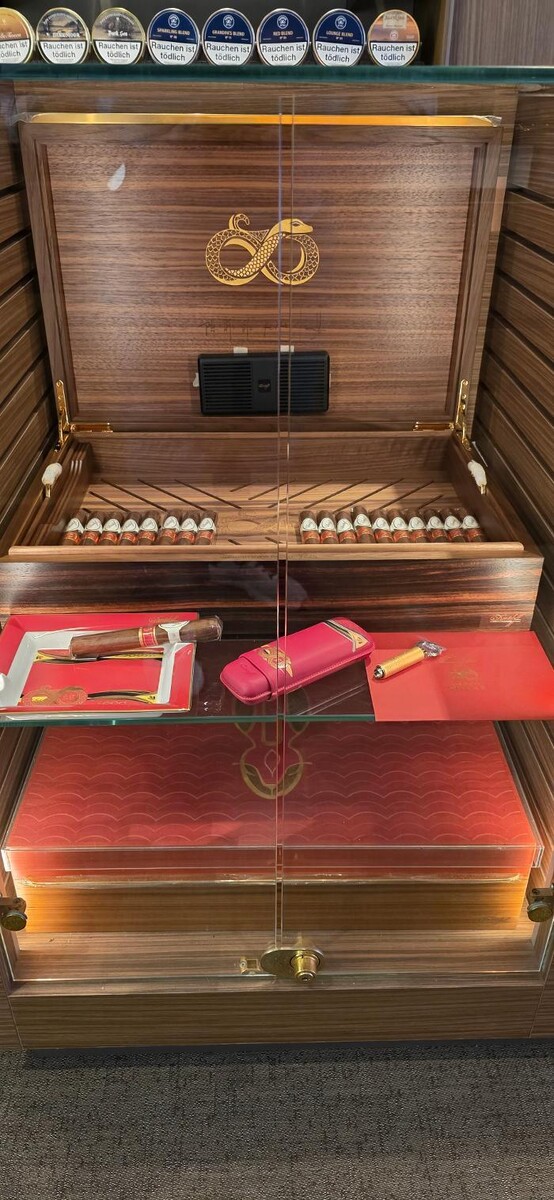 Bilder Davidoff of Geneva since 1911 by WOLSDORFF TOBACCO GmbH