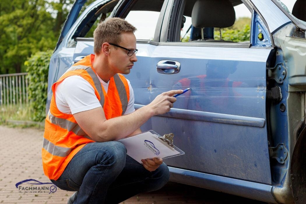 Bilder Kfz-Gutachter Fachmann Nürnberg TÜV-zertifiziert