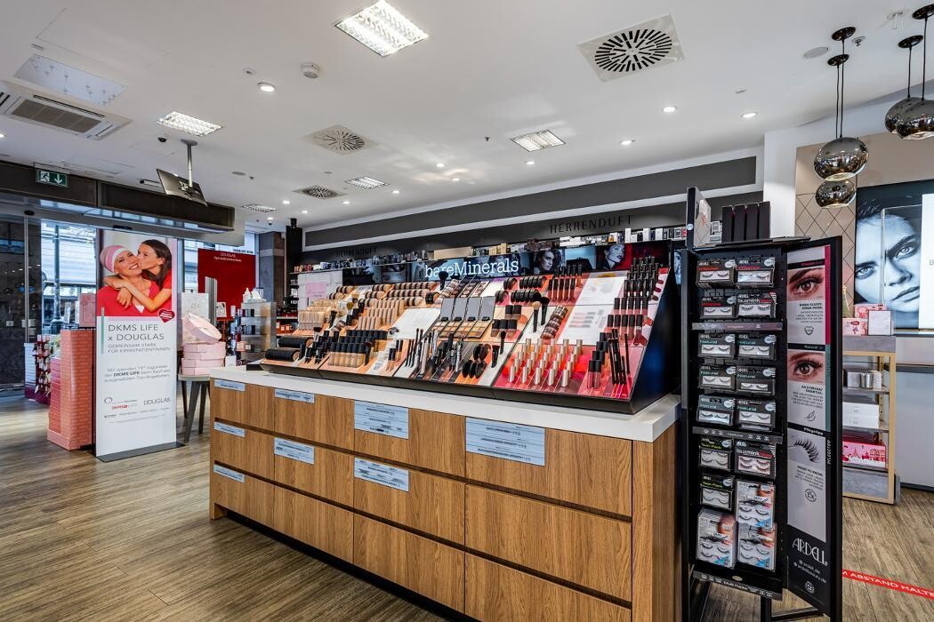 Bilder Douglas Augsburg Moritzplatz