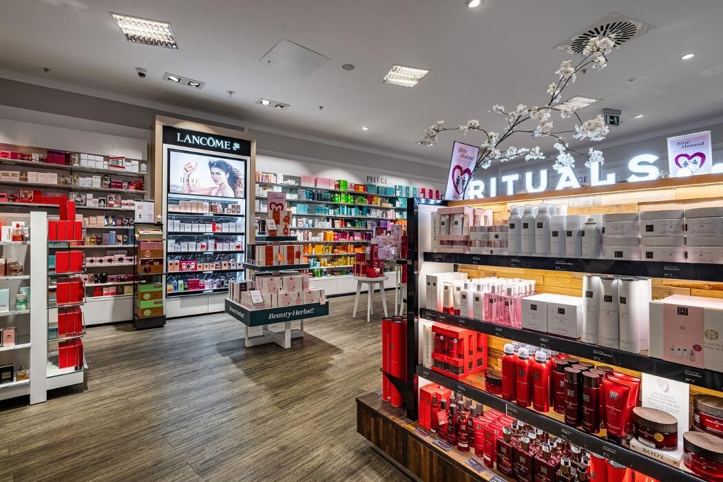 Bilder Douglas Augsburg Moritzplatz