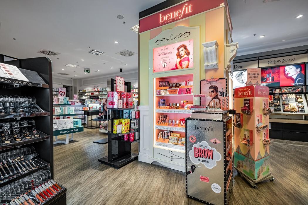 Bilder Douglas Augsburg Moritzplatz