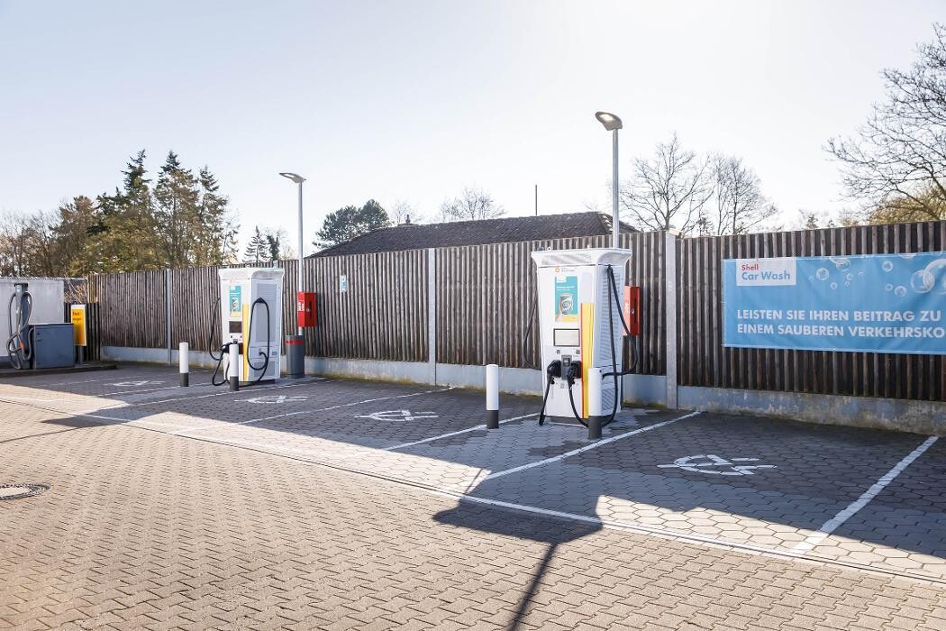 Bilder Shell Recharge Charging Station