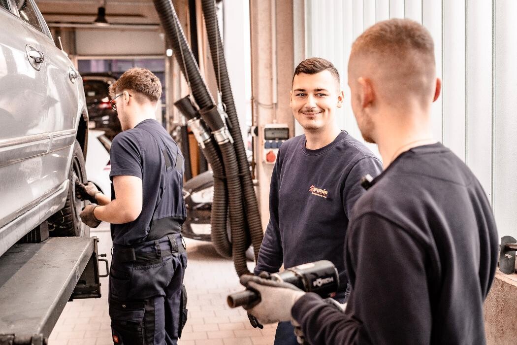 Bilder Premio Reifen + Autoservice Jendrossek Autoteile GmbH